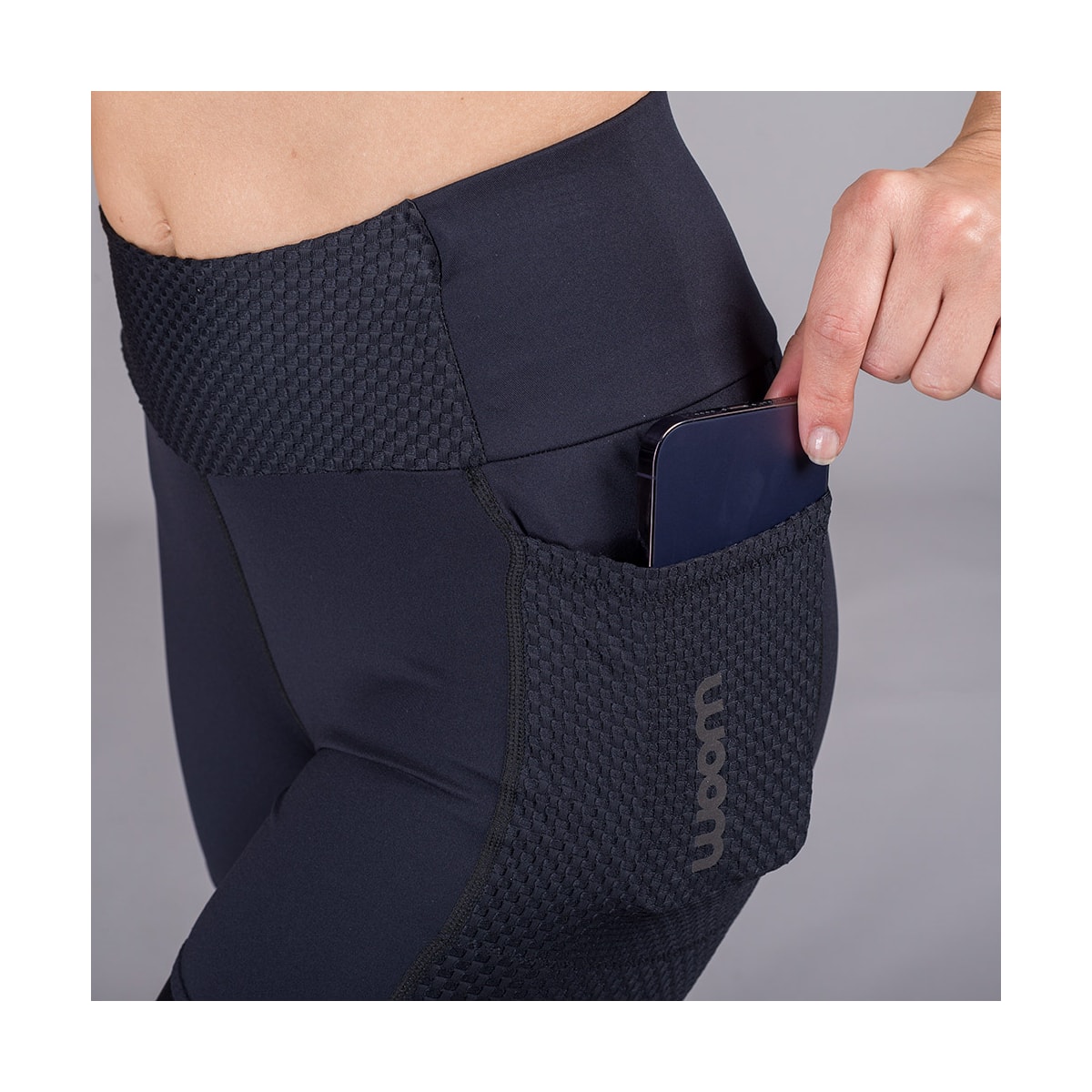 BERMUDA WOOM RUNNING CARBON STORM BLACK FEMININO 2023