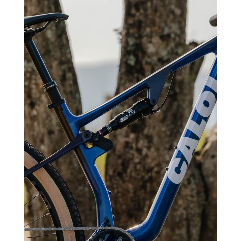 BICICLETA CALOI ELITE CARBON FS SPORT 2025