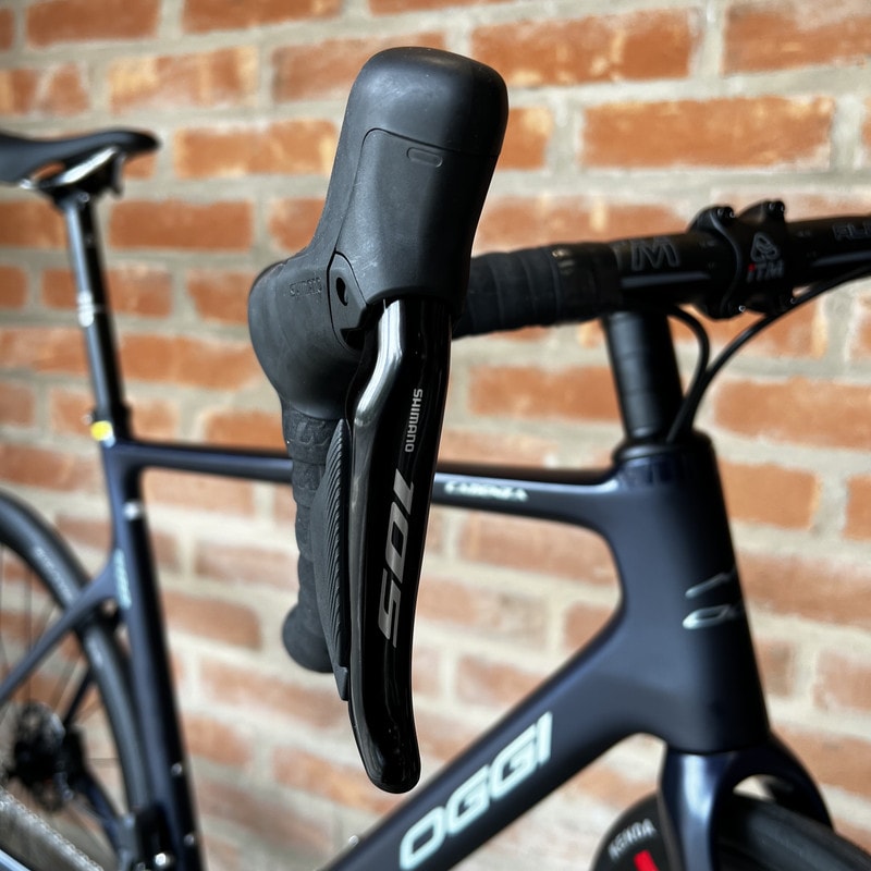 BICICLETA OGGI CADENZA 500 105 DI2 2025