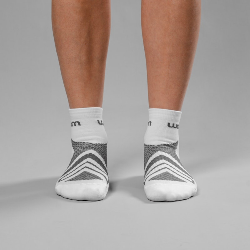 MEIA CICLISMO WOOM RUNNING CANO CURTO MASCULINA COR:BRANCA TAMANHO:39-44
