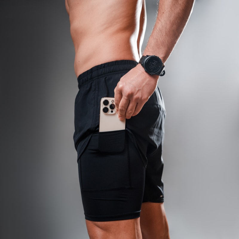 SHORTS RUNNING WOOM 2 EM 1 MARATHON MASCULINO PRETO