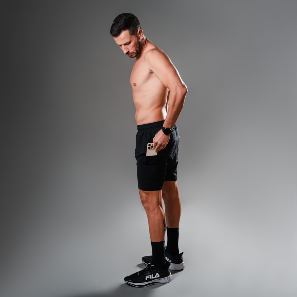 SHORTS RUNNING WOOM 2 EM 1 MARATHON MASCULINO PRETO